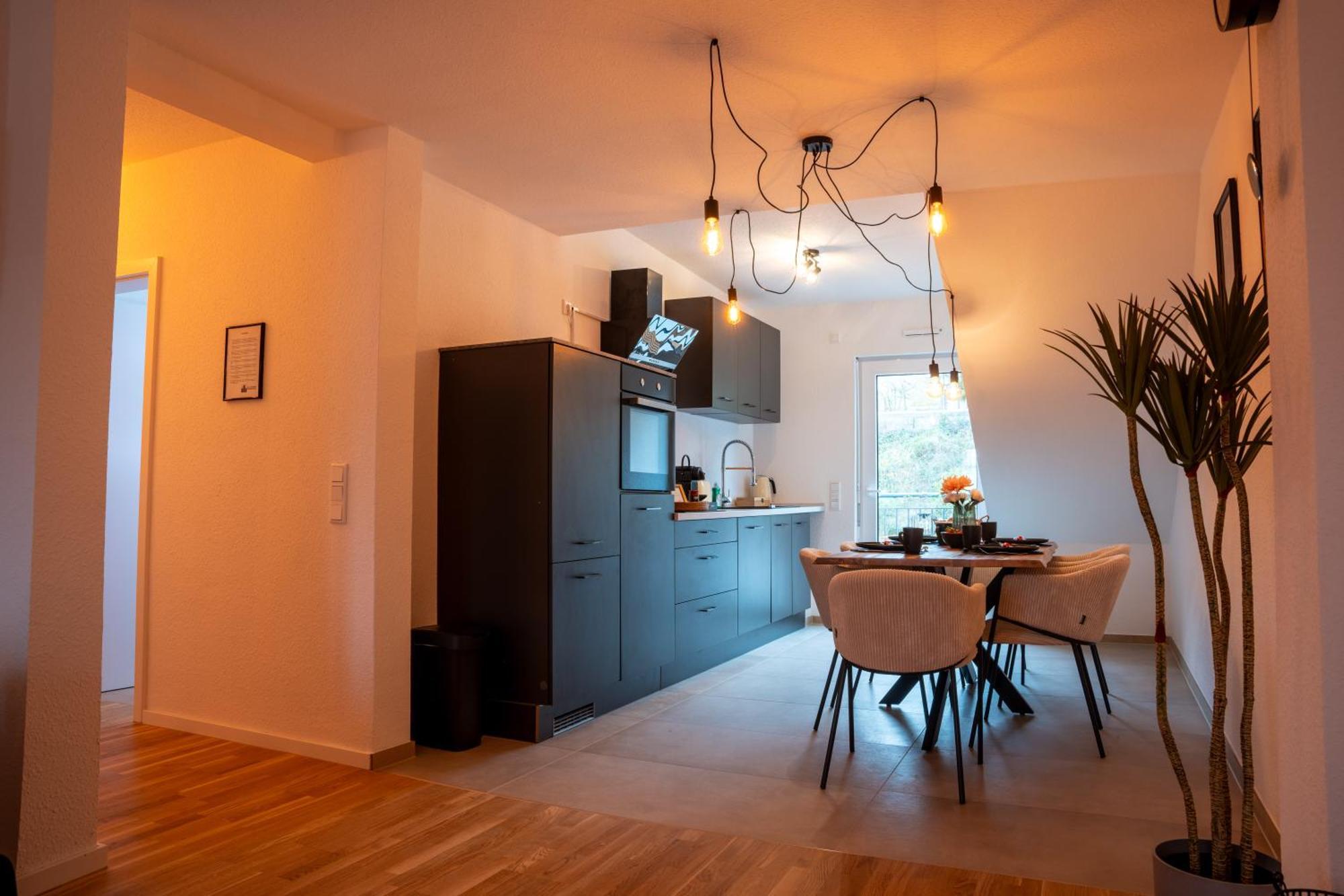 Schlossberg Residences - Design City-apartment Im Herzen Der Weinstrasse Apartment