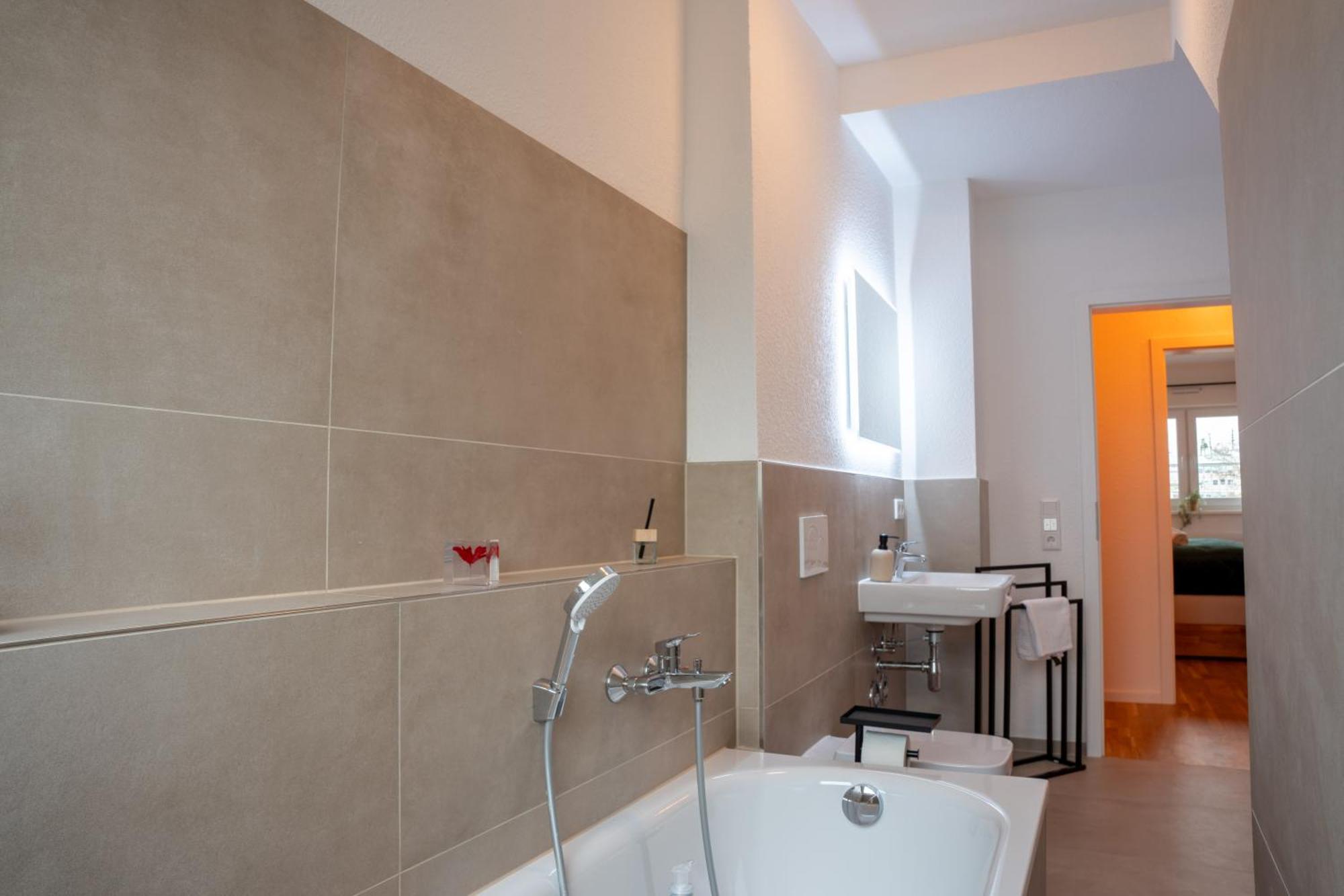 Schlossberg Residences - Design City-apartment Im Herzen Der Weinstrasse *
