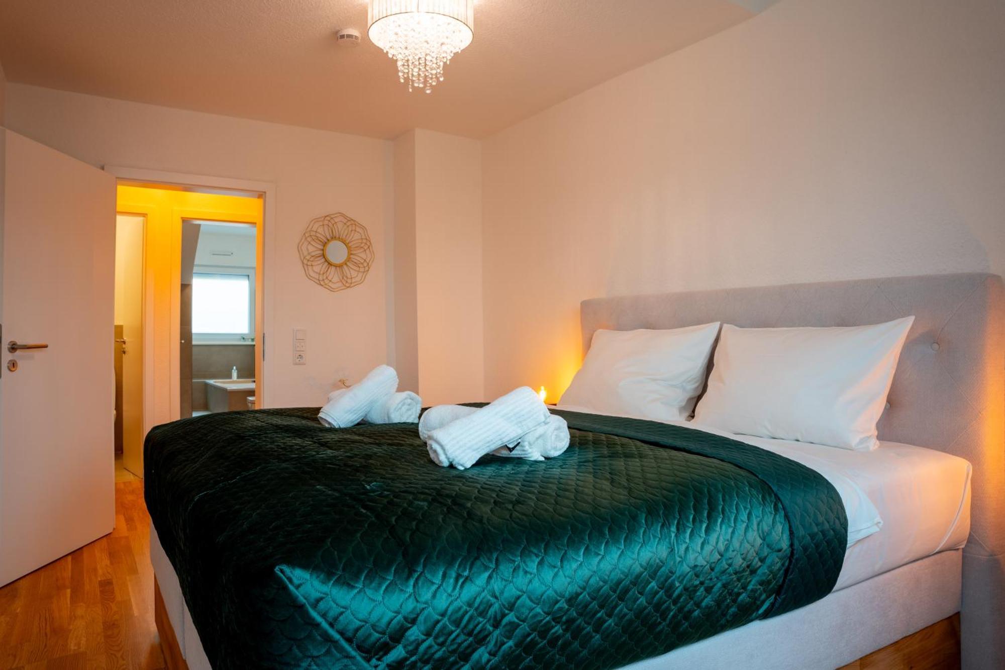 Schlossberg Residences - Design City-apartment Im Herzen Der Weinstrasse Apartment *